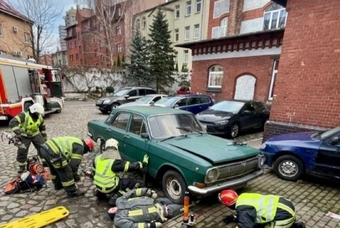 Дежурный караул ПСЧ №1 участвовал в тренировке по помощи пострадавшим в ДТП